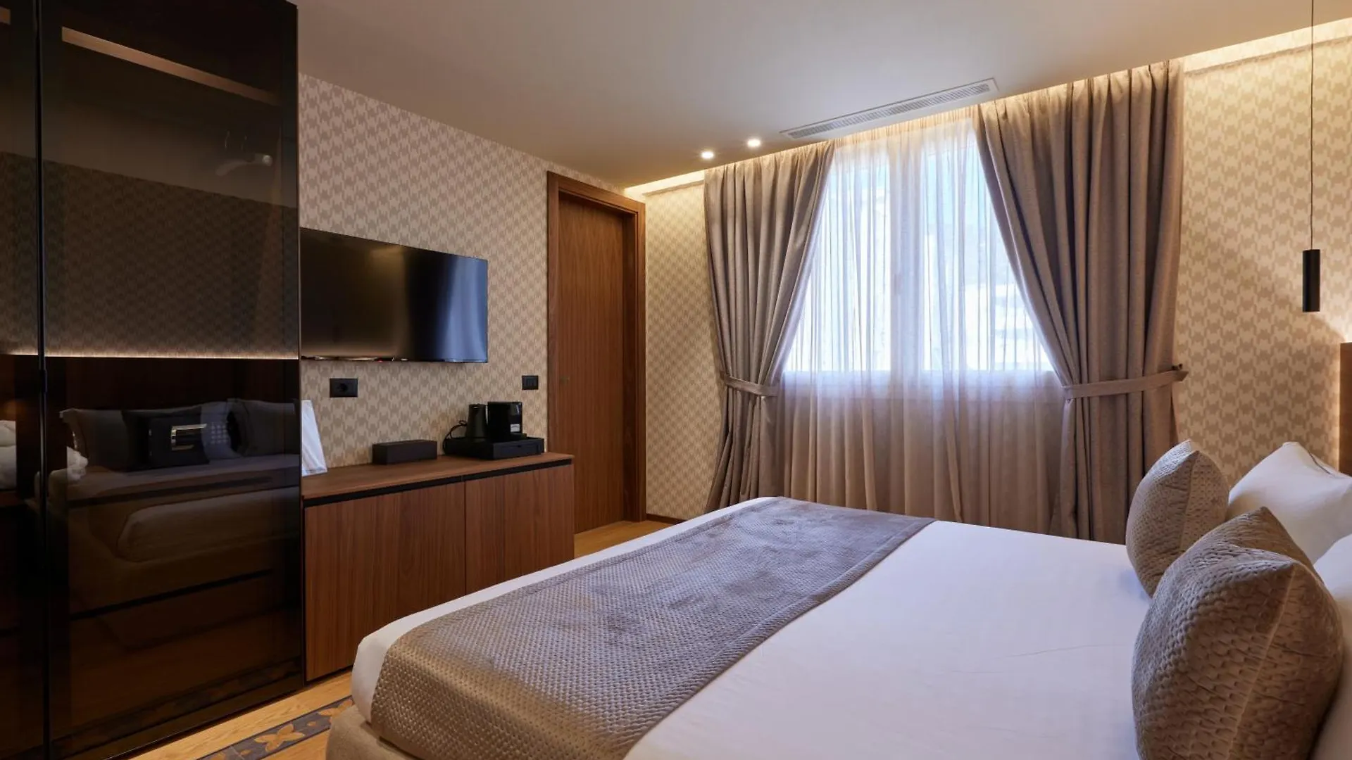 فلورا Valis Luxury Hotel شقة فندقية