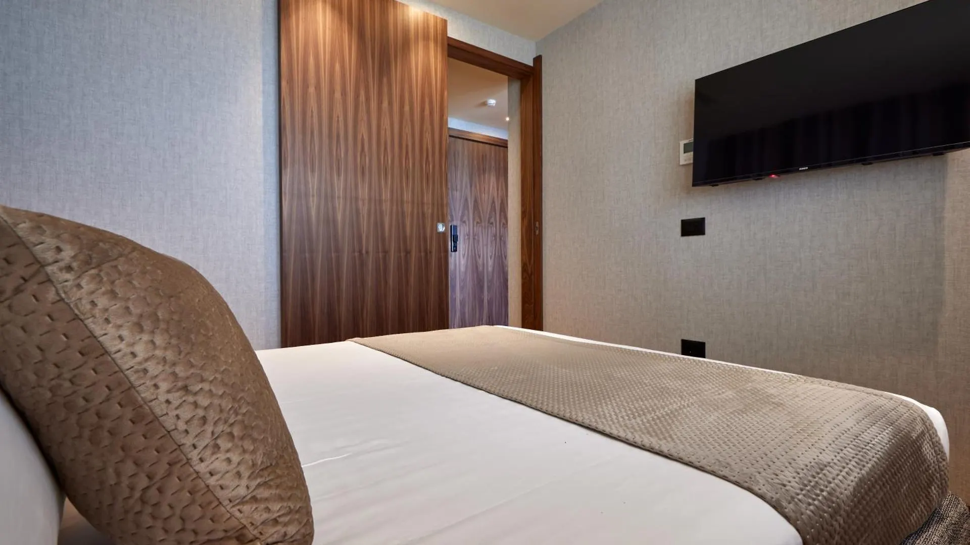 فلورا Valis Luxury Hotel شقة فندقية