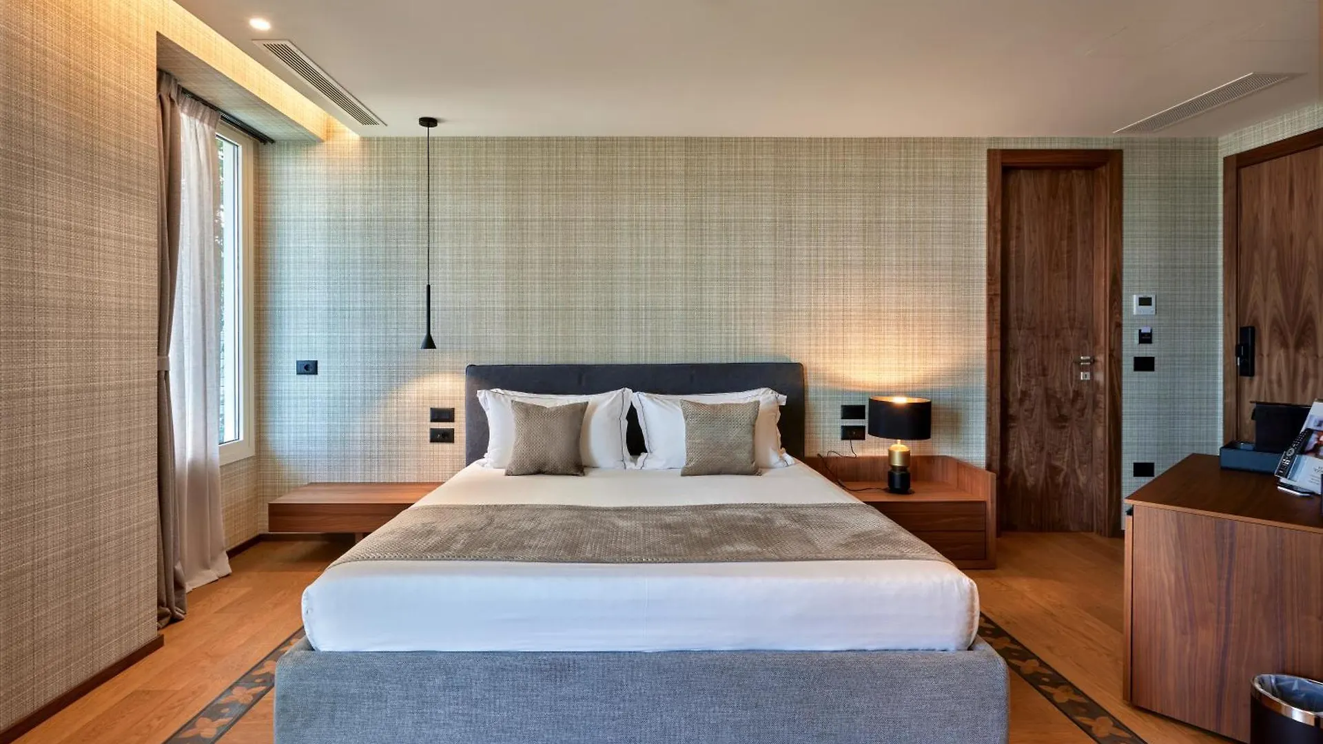 فلورا Valis Luxury Hotel